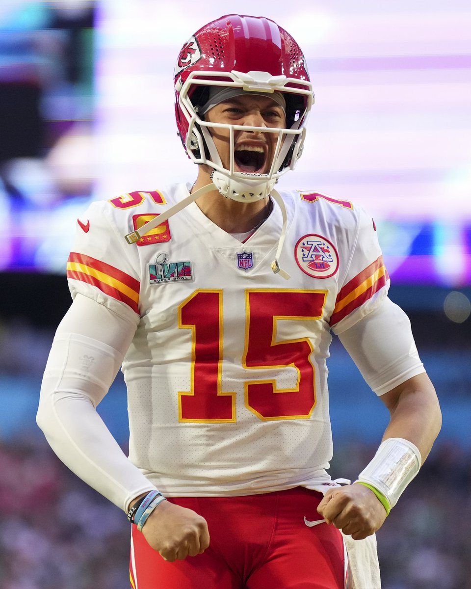 oakley's tweet photo. Some people are simply made for the moment. @PatrickMahomes @TeamJuJu #MoveTheGameForward #SuperBowl https://t.co/d1BahKangl