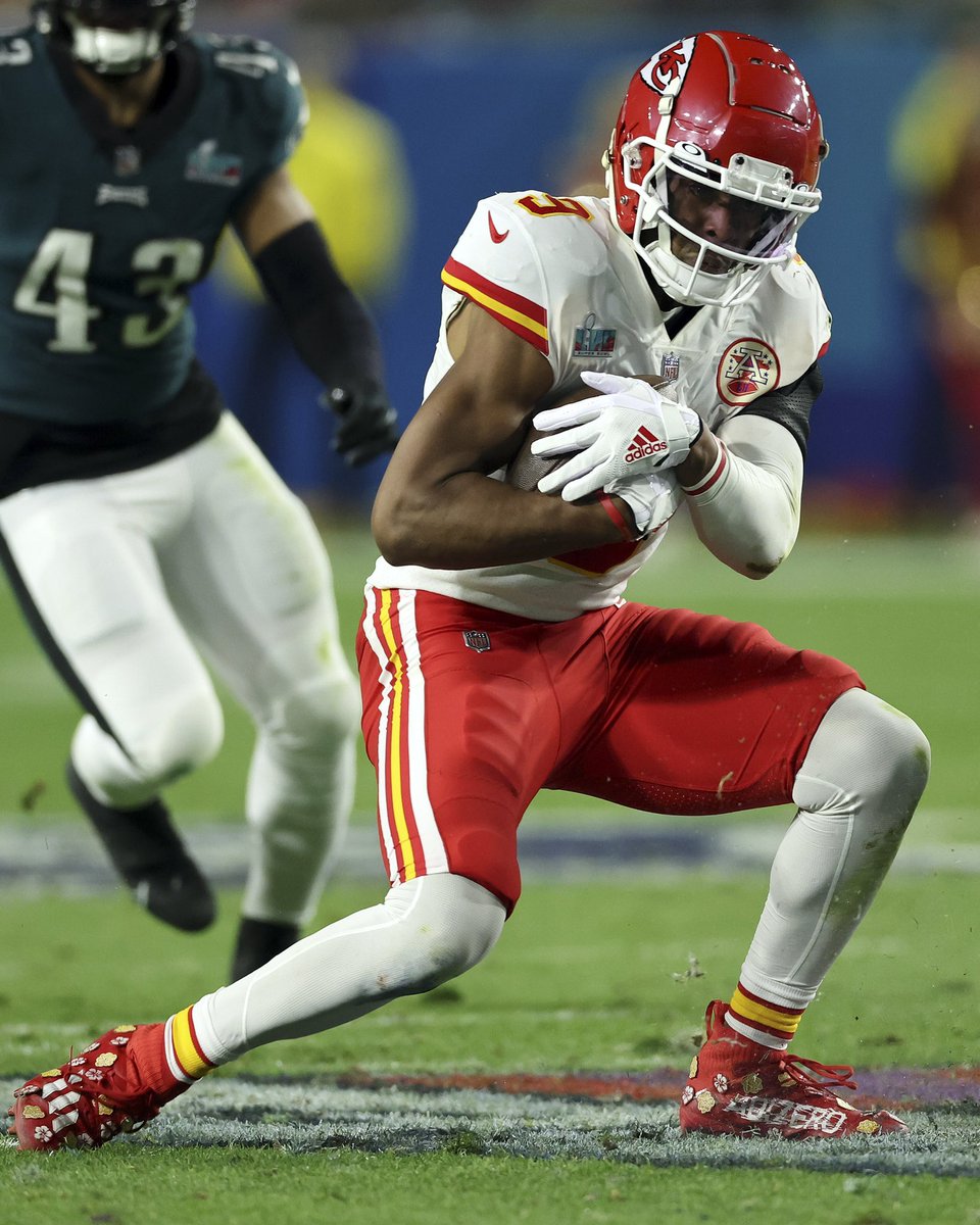 oakley's tweet photo. Some people are simply made for the moment. @PatrickMahomes @TeamJuJu #MoveTheGameForward #SuperBowl https://t.co/d1BahKangl