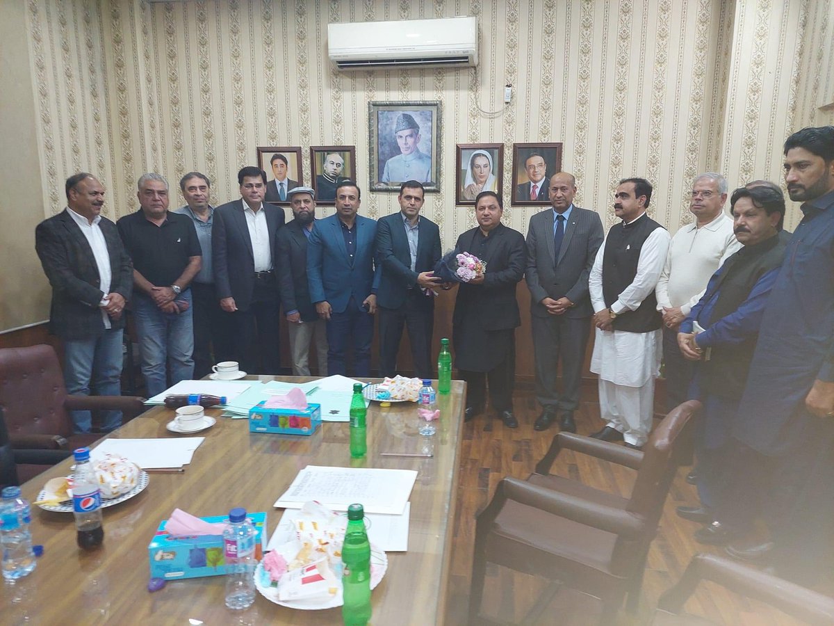 Met the delegation of the Sindh Tanners Association at my office. Proud to support their efforts in resolving issues & making a positive impact. Thrilled to hear about their upcoming participation in an exhibition in Dubai.  #SupportingLocalBusiness #InvestingInTheFuture