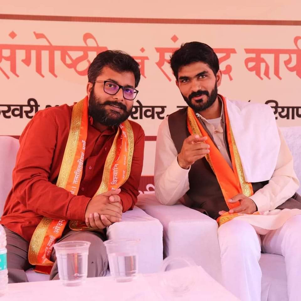 RahulAary's tweet photo. वो देखो भ्राता! इन्हीं लोगों के प्यार के कारण आज लाखों लोग सनातन वैदिक धर्म को अपना रहे हैं। https://t.co/UvfLIuc5au