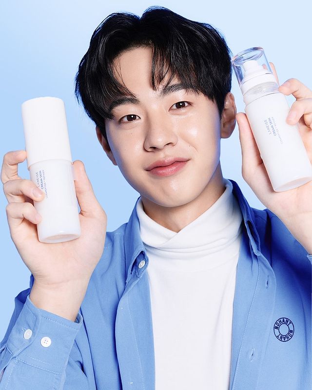 Do you want to know my secret to my moist-like skin? 🥛
Use this lifesaver Cream Skin Cerapeptide Refiner by Laneige and get your own milky skin texture!