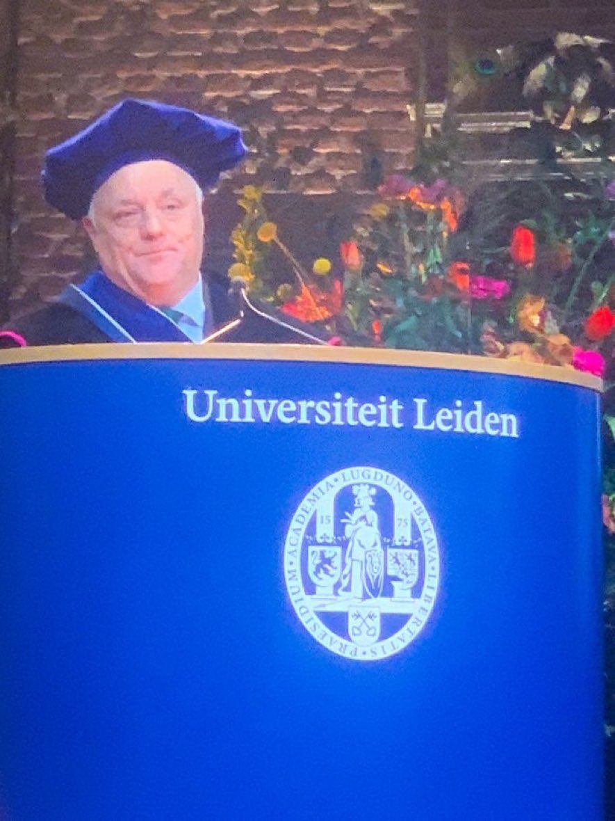 Eatlovepray22's tweet photo. Mark van Ranst ontving eredoctoraat voor misleiding van de mensheid.
Proficiat Marc. Deze heb je echt verdiend. #coronohoax #onevoiceonemessage
Hier verklapt hij zijn tactiek. KIJKEN: https://t.co/7nDGOHBUiV https://t.co/VofkrTOHU0