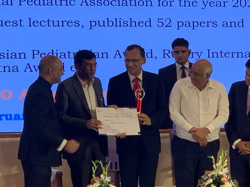 naveenthacker's tweet photo. Thank You GAPIO for honoring me with "Special Appreciation Awards" @Bhupendrapbjp @mansukhmandviya https://t.co/iaKwx29aAJ