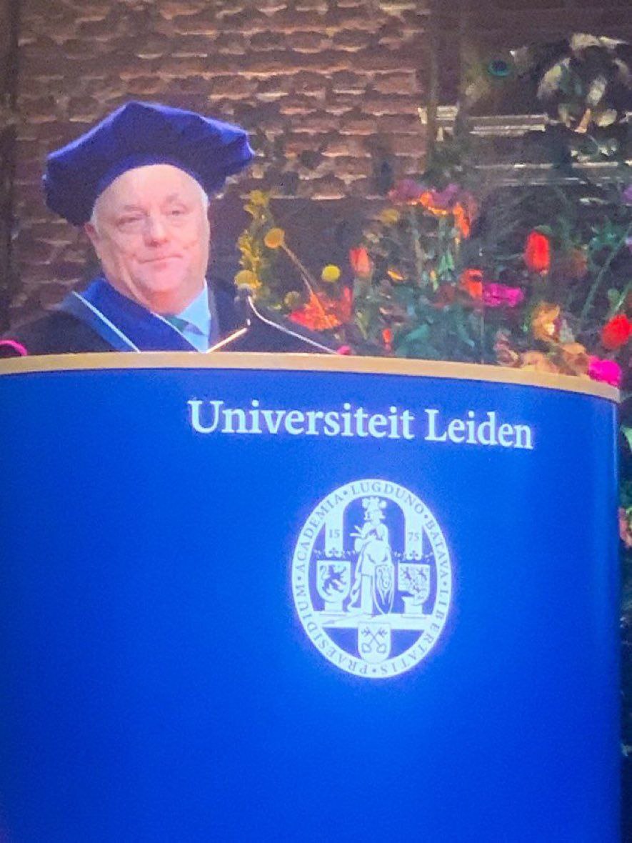 2Ajaxfriend's tweet photo. #klaarmetRutte
Mark van Ranst ontving eredoctoraat voor misleiding van de mensheid.
Proficiat Marc. Deze heb je echt verdiend. #coronohoax #onevoiceonemessage
Hier verklapt hij zijn tactiek. KIJKEN
https://t.co/PUO4V7o4f0 https://t.co/9rhVdgKKud
