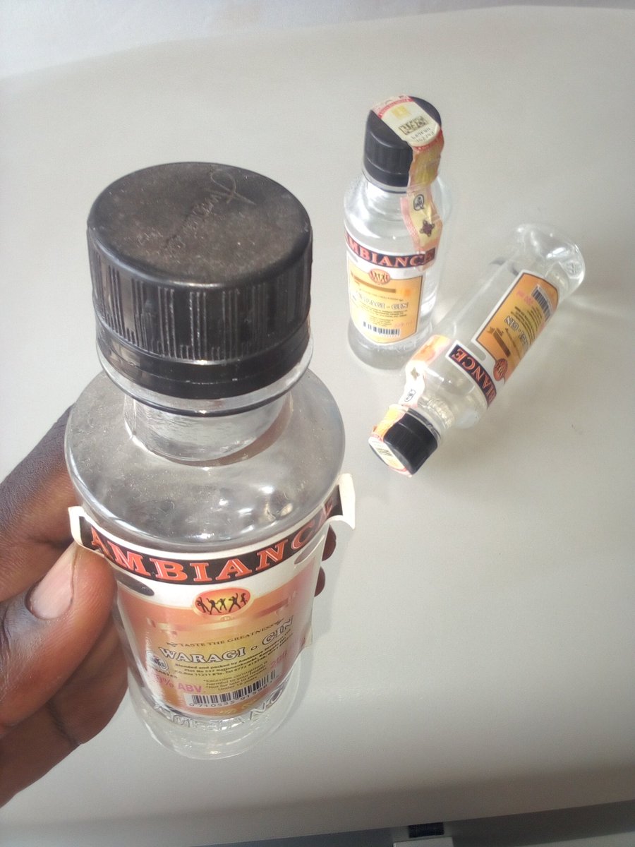 URAuganda's tweet photo. 𝐔𝐑𝐀 𝐀𝐫𝐫𝐞𝐬𝐭𝐬 𝐅𝐫𝐚𝐮𝐝𝐬𝐭𝐞𝐫 𝐰𝐢𝐭𝐡 𝐅𝐨𝐫𝐠𝐞𝐝 𝐃𝐓𝐒 𝐨𝐧 𝐂𝐨𝐮𝐧𝐭𝐞𝐫𝐟𝐞𝐢𝐭 𝐀𝐦𝐛𝐢𝐚𝐧𝐜𝐞 𝐖𝐚𝐫𝐚𝐠𝐢

This happened during an intelligence operation led by URA against businesses suspected of forging tax stamps on gazetted products. #StopTaxFraudUG/1 https://t.co/owQnz9BmpX
