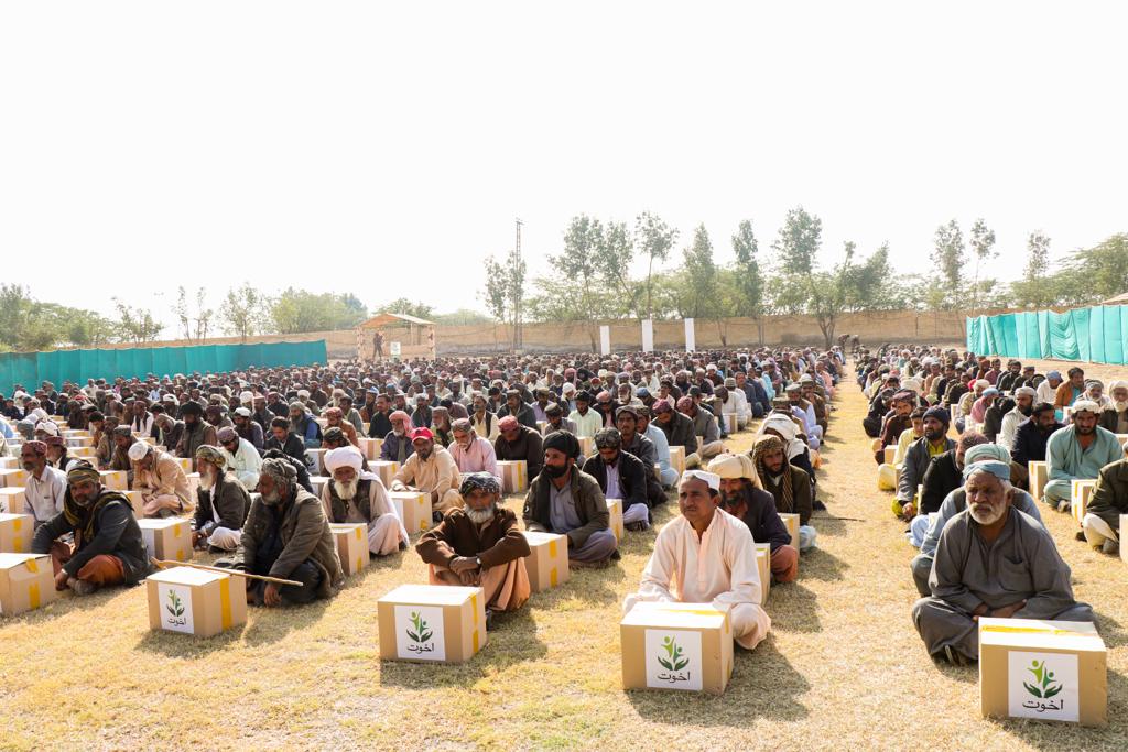 اخوت کی جانب سے کچھ تحائف ۔ ڈیرہ بگٹی میں بارشوں سے متاثرہ ایک ہزار خاندانوں سے مواخات کا رشتہ ۔ فری آئی کیمپ ' مالی امداد ' تعلیمی وظائف اور بہت جلد بلا سود قرضوں کا ایک دفتر ' انشاءاللہ۔

#Akhuwat #Mawakhat #FloodsInPakistan