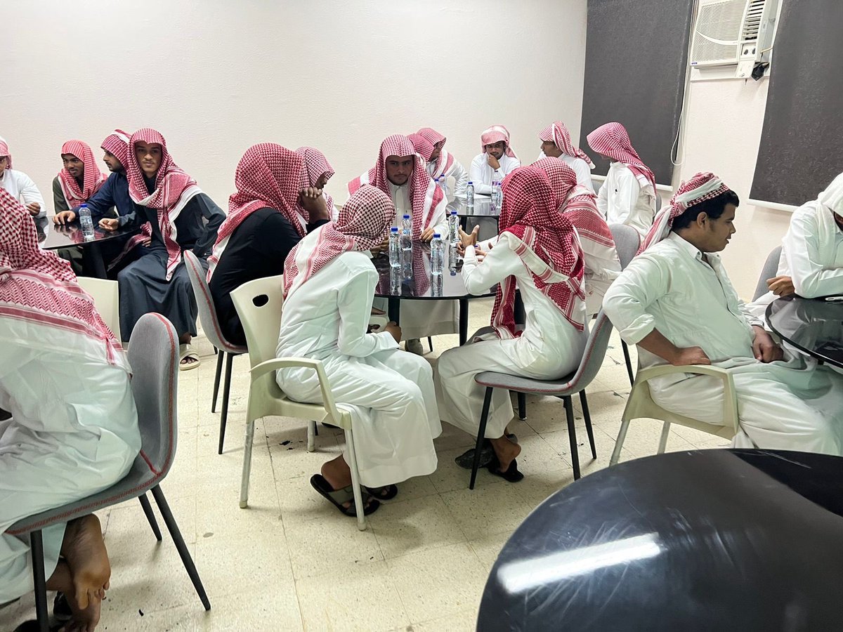 moh12479's tweet photo. برنامج إثرائي  II>

نفذ مركز رعاية الموهوبين بالمظيلف برنامج ( قادة المستقبل )

ضمن برامج مركز الموهوبين بالمظيلف
للفصل الدراسي الثاني في مقر المركز بمدرسة الفاروق
@MOE_QNF_03_0004 

#وزارة_التعليم 
#تعليم_القنفذة https://t.co/VnnfJliHo6