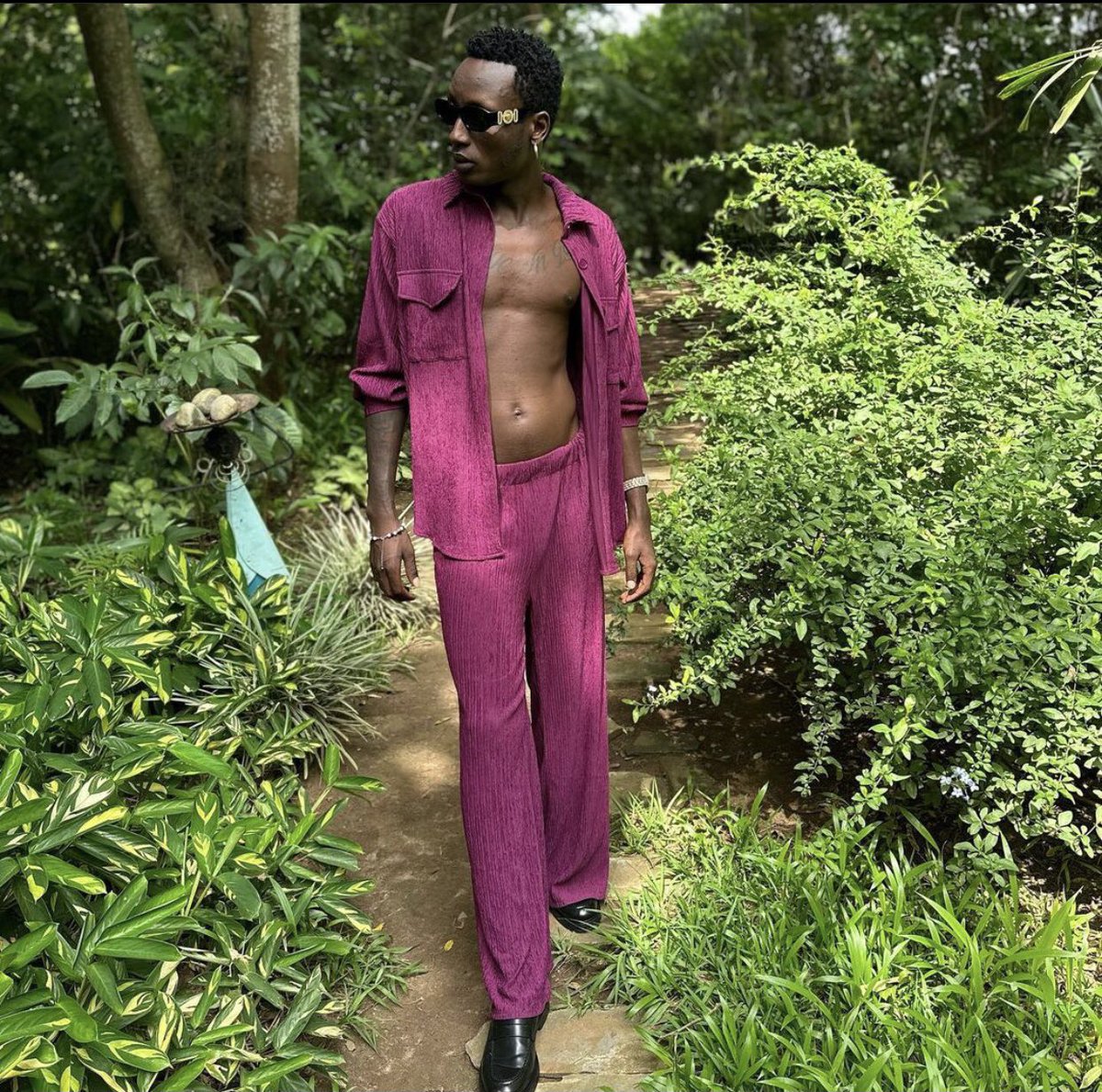 Jean_PaulMugabe's tweet photo. #Akakanya 
Umuhanzi w’umunyarwanda #Davisd yatunguranye ku rubuga rwa instagram .ubwo yashyiragaho ifoto agatagginga umuhanzi wo muri Afurika y’Epfo uzwi ku izina rya #Nastyc akanemeza ko bafitanye indirimbo https://t.co/IAhrKnsNgY