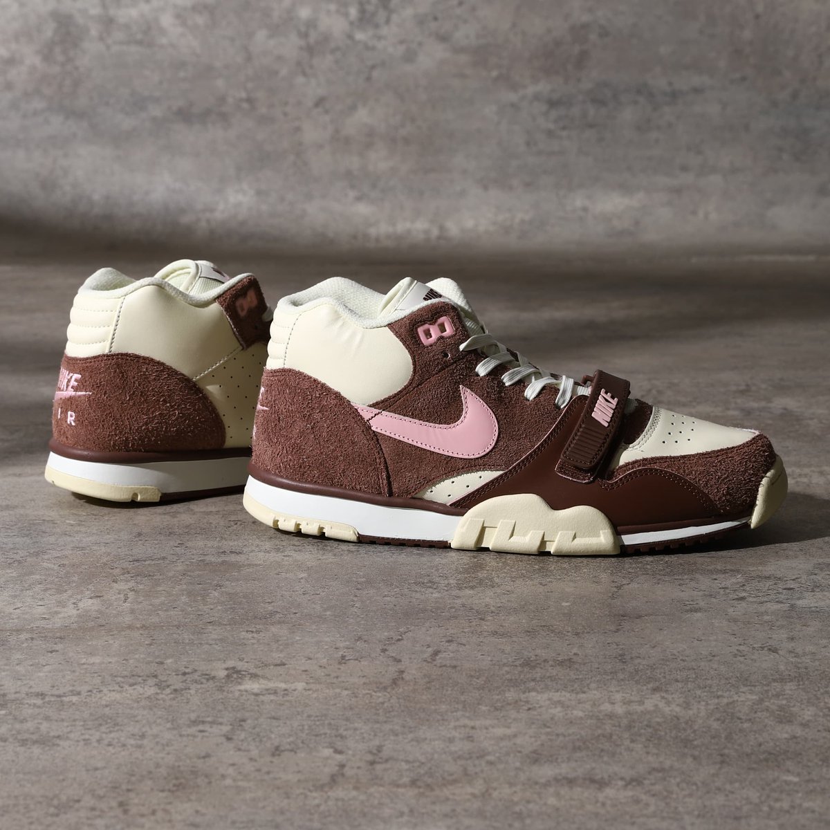 BaitMeJp's tweet photo. "\Happy Valentine/
NIKEのバレンタイン・デーを祝したコレクションより「NIKE AIR TRAINER 1」が本日発売!
チョコやリボンを彷彿とさせるスイートな1足はこちらから▼"
https://t.co/LxrBZljxBN
#bait #nikeairtrainer1 #trainer1 https://t.co/jkVP6aaux3