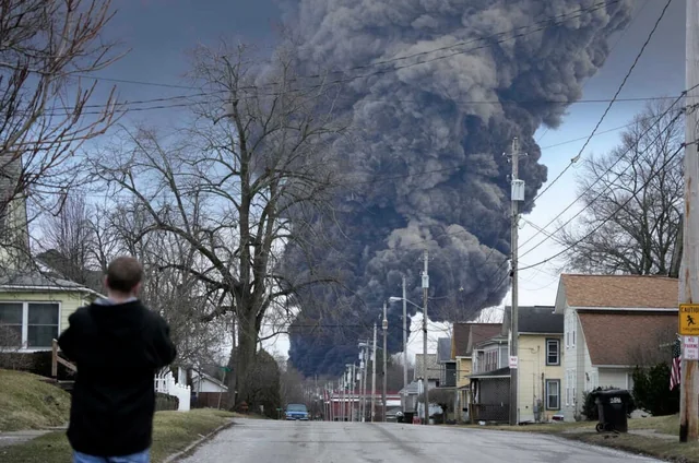WallStreetMav's tweet photo. More photos of the East Palestine, Ohio train derailment, explosion, and vinyl chloride burning.

#EastPalestineIncident https://t.co/Nzvl8oL4sJ