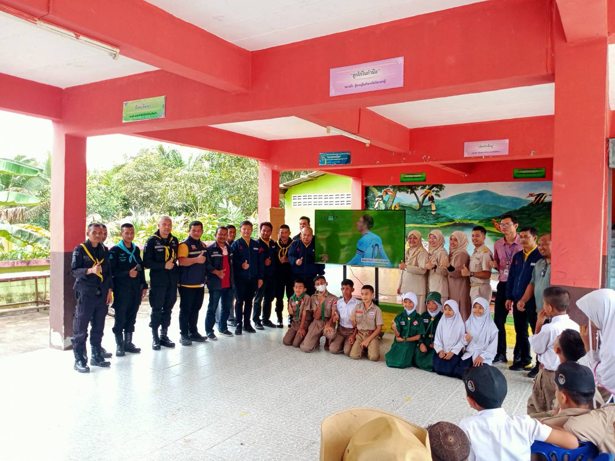 เมื่อ 13 ก.พ.2566 พ.อ.ณัฐภูมิ ฉัตรภูมิ รอง ผบ.ฉก.ทพ.45 (1) , พ.ต.สรรสม สุขสะอาด ผบ.ร้อย.ทพ.4515 พร้อม ชป.เสริมสร้างความเข้าใจ ของหน่วย ร่วมกับ ผู้นำหมู่บ้าน , คณะครู , นักเรียนโรงเรียนบ้านสะโล , กำลังภาค ปชช. และ ปชช.ในพื้นที่ อ่านต่อได้ที่ facebook.com/10006372789451…