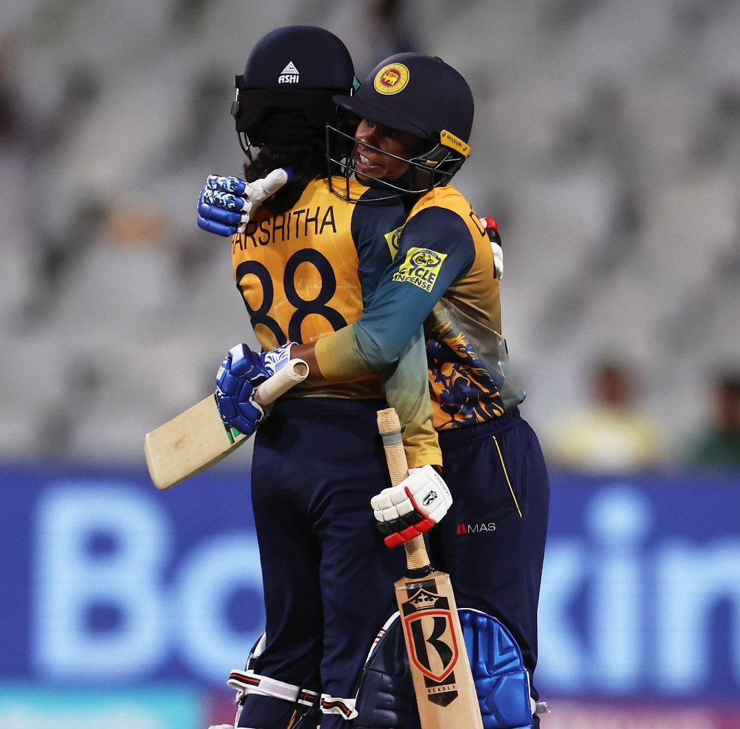 chamikak29's tweet photo. How good that effort from the girls. 
🦁🦁🦁 are dominating in 🇿🇦. Comeon girls. One more win away to secure that all important semi final slot. Let's do this. #WomensT20WorldCup https://t.co/uVX5UpIbWC