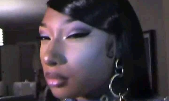 Yo prácticamente todo el Halftime Show tratando de descifrar si Rihanna está embarazada o no: