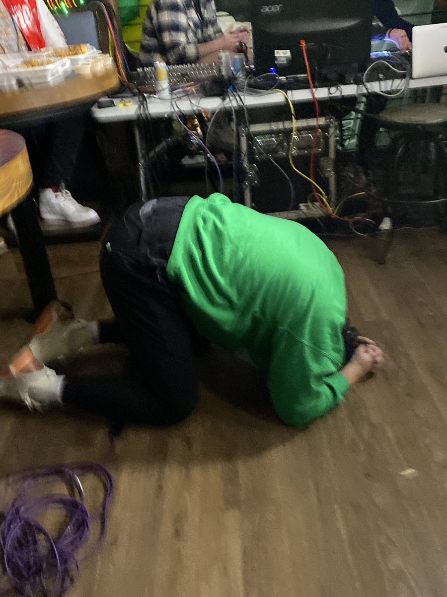 stoolgambling's tweet photo. THIS GAME AINT EASY @BarstoolBigCat https://t.co/EA06UToPQm