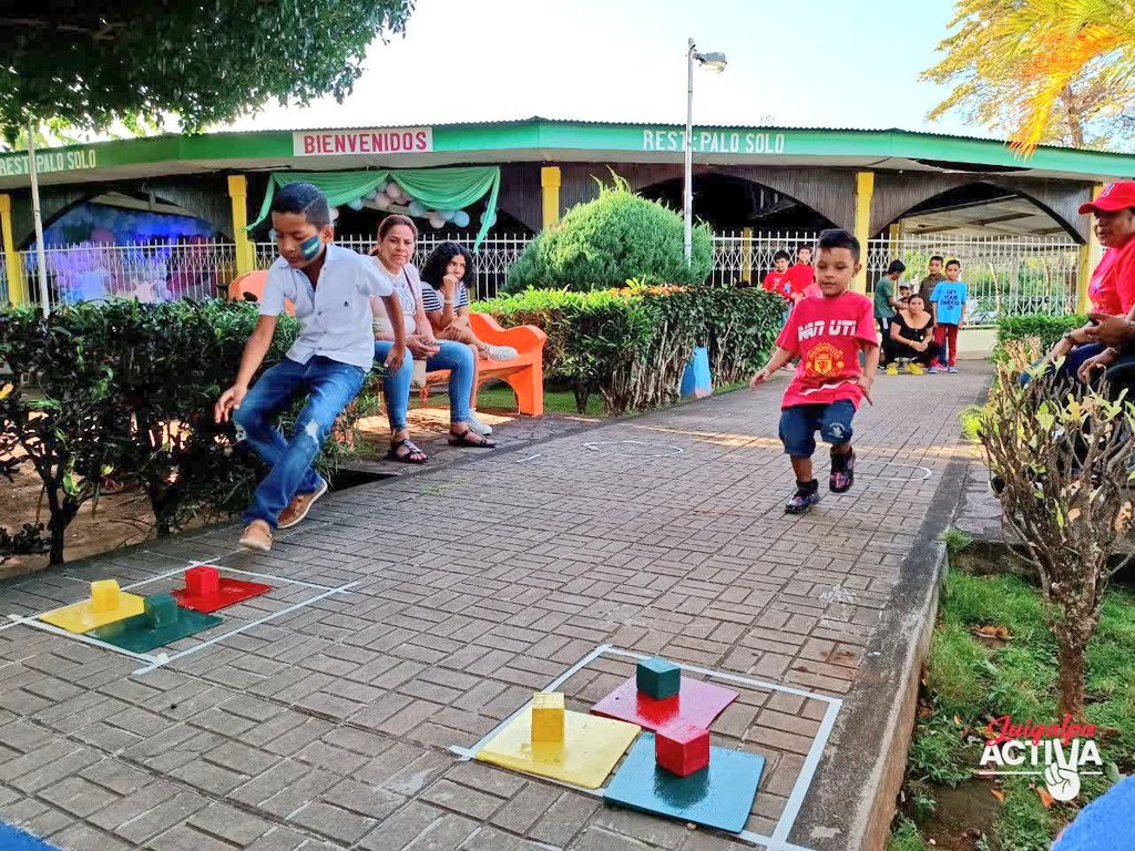 JUEGOS, CARAMELOS, PIÑATAS Y DIVERSIÓN PARA LOS MIMADOS DE LA REVOLUCIÓN 🪅 🥳 los niños del barrio Palo Solo, disfrutaron este "𝘿𝙤𝙢𝙞𝙣𝙜𝙤 𝙙𝙚 𝙡𝙤𝙨 𝙈𝙞𝙢𝙖𝙙𝙤𝙨", compartiendo en paz y alegrías familiares 👨‍👩‍👦‍👦💕
#AmorEnGrande 💞
#Nicaragua 
#Juigalpa #Chontales