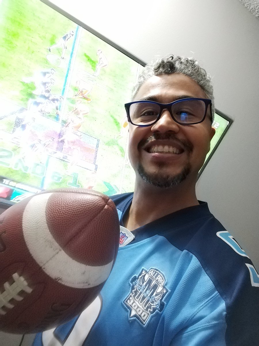 Erikjunior's tweet photo. #SBxESPN Saludos desde Bogotá, Colombia 🇨🇴🏈 Fly @Eagles 💥 @LaloVarelaTV @cprocuna @PabloViruega https://t.co/H1zEX3DWfV