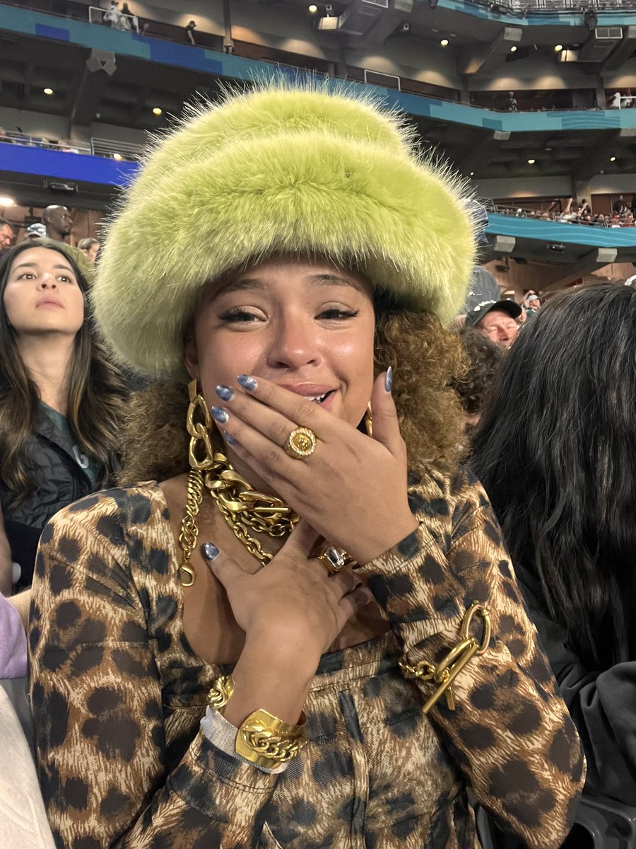 c’était grandiose. Riri… MyGod #RihannaSuperBowl 🏈 merci <a href="/fentybeauty/">Fenty Beauty</a> ❤️