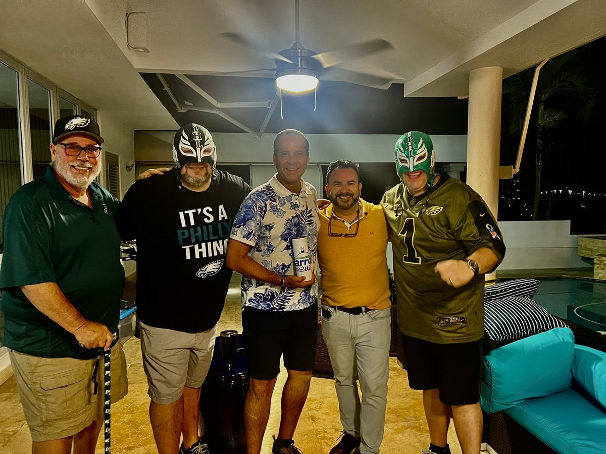 RepJorgeNavarro's tweet photo. Compartiendo con mi hermano @aergary y Joseph Fonseca viendo el Súper Bowl somos Eagles 🦅 https://t.co/IUuCCogQ6I