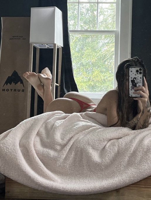 @violetgirlyx  have dirty feet&hellip;. Who wants to clean up tonight https://t.co/cWwExZUr7A<a class="tags" target="_blank" title="On Twitter" href="/?out=eyJ0eXAiOiJKV1QiLCJhbGciOiJIUzUxMiJ9.eyJpYXQiOjE3MTk3MjEzOTgsImlzcyI6InR3cG9ybnN0YXJzLmNvbSIsIm5iZiI6MTcxOTcyMTM5OCwiZXhwIjoxNzUxMjU3Mzk4LCJyZWRpcmVjdF91cmwiOiJodHRwczovL3R3aXR0ZXIuY29tL3Zpb2xldGdpcmx5eCJ9.mNFTxY8Sbinigkn427CiM2haziCpYWsRVwCoSoBUTRcsHN7M4ZQzk7JUQLW0zYL_f1tu_WT4QxpjNeT4TeamQw">@violetgirlyx</a><a href="/tag/manyvids"class="tags"><span>#manyvids</span></a><a href="/tag/mvsales"class="tags"><span>#mvsales</span></a>