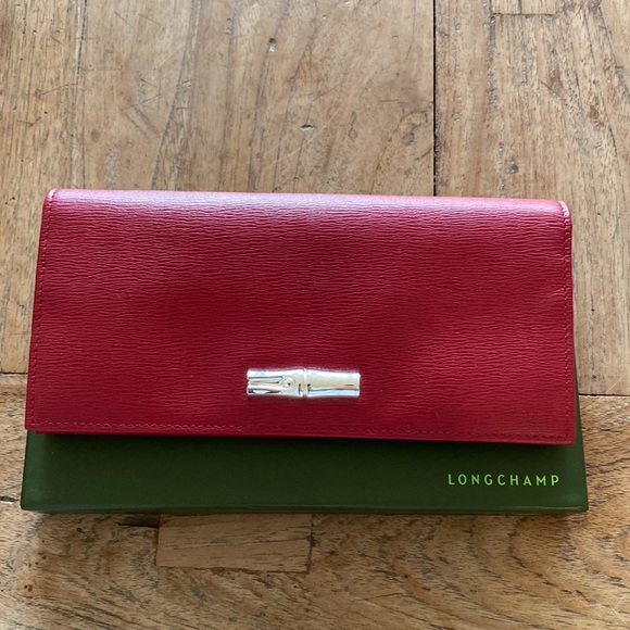 Blingin2DaBank's tweet photo. So good I had to share! Check out all the items I'm loving on @Poshmarkapp #poshmark #fashion #style #shopmycloset #katespade #longchamp #toryburch: https://t.co/LWN2DwGtp4 https://t.co/EmdjWFIQhw