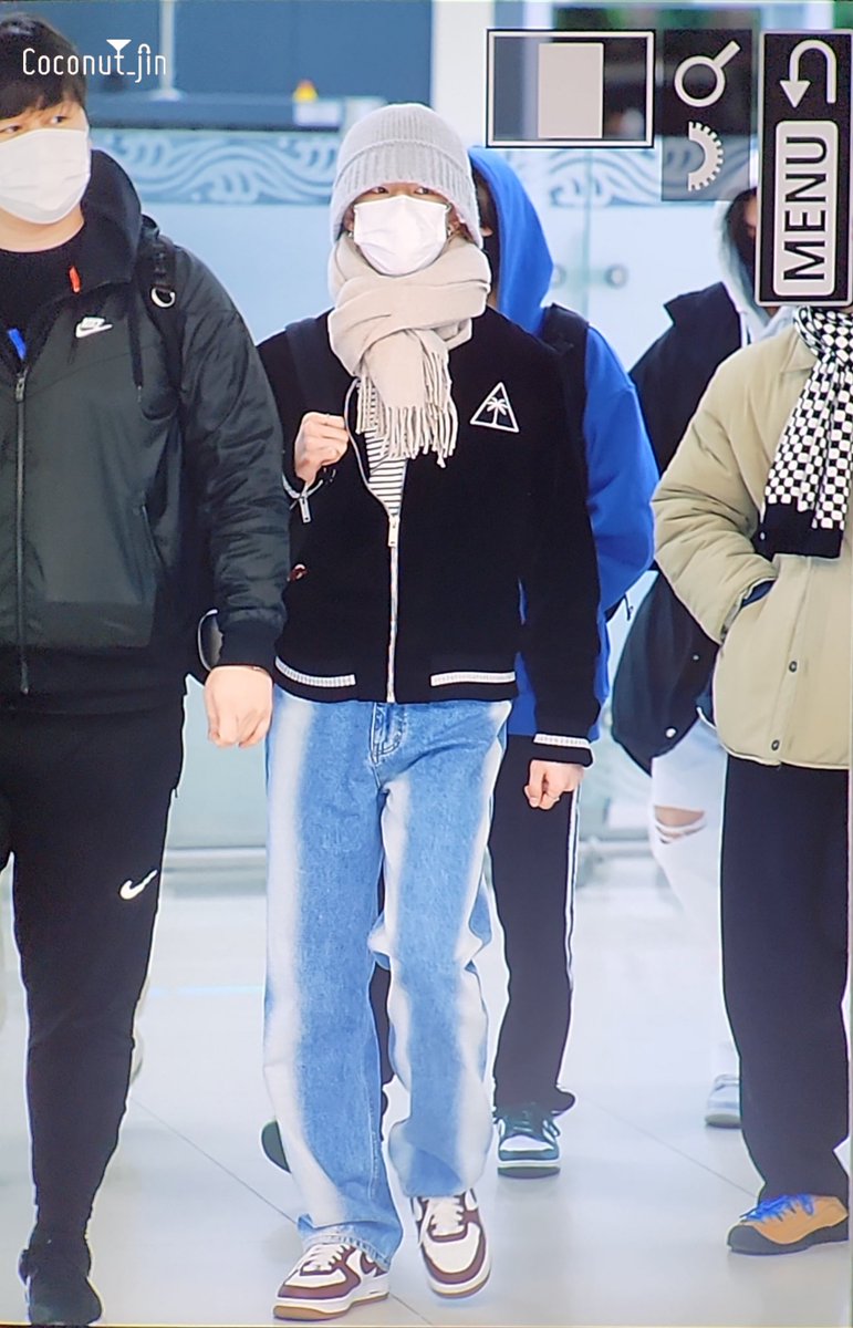 coconut_jin320's tweet photo. #현진 #hyunjin #lovestay 
20230213 ICN https://t.co/RSPCWHFuyM