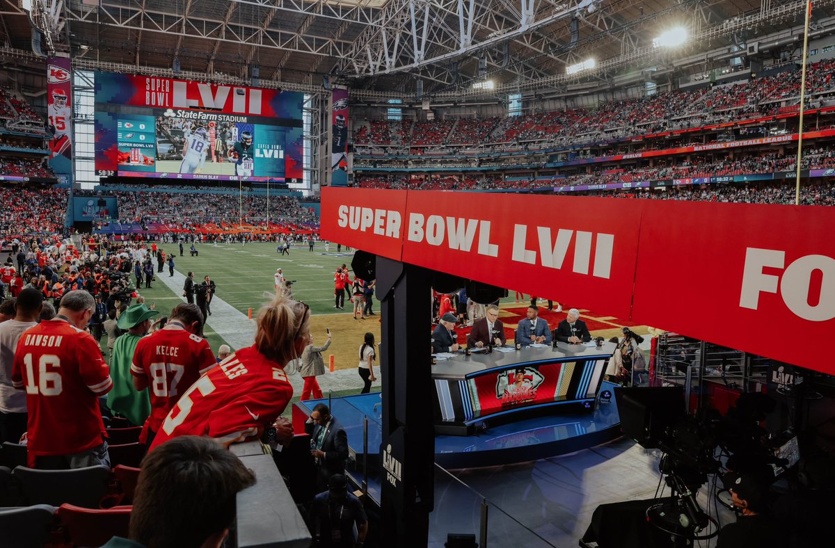 sheisfoxsports's tweet photo. A few snaps from our @NFLonFOX pregame show #SuperBowl https://t.co/jpODreVvCg