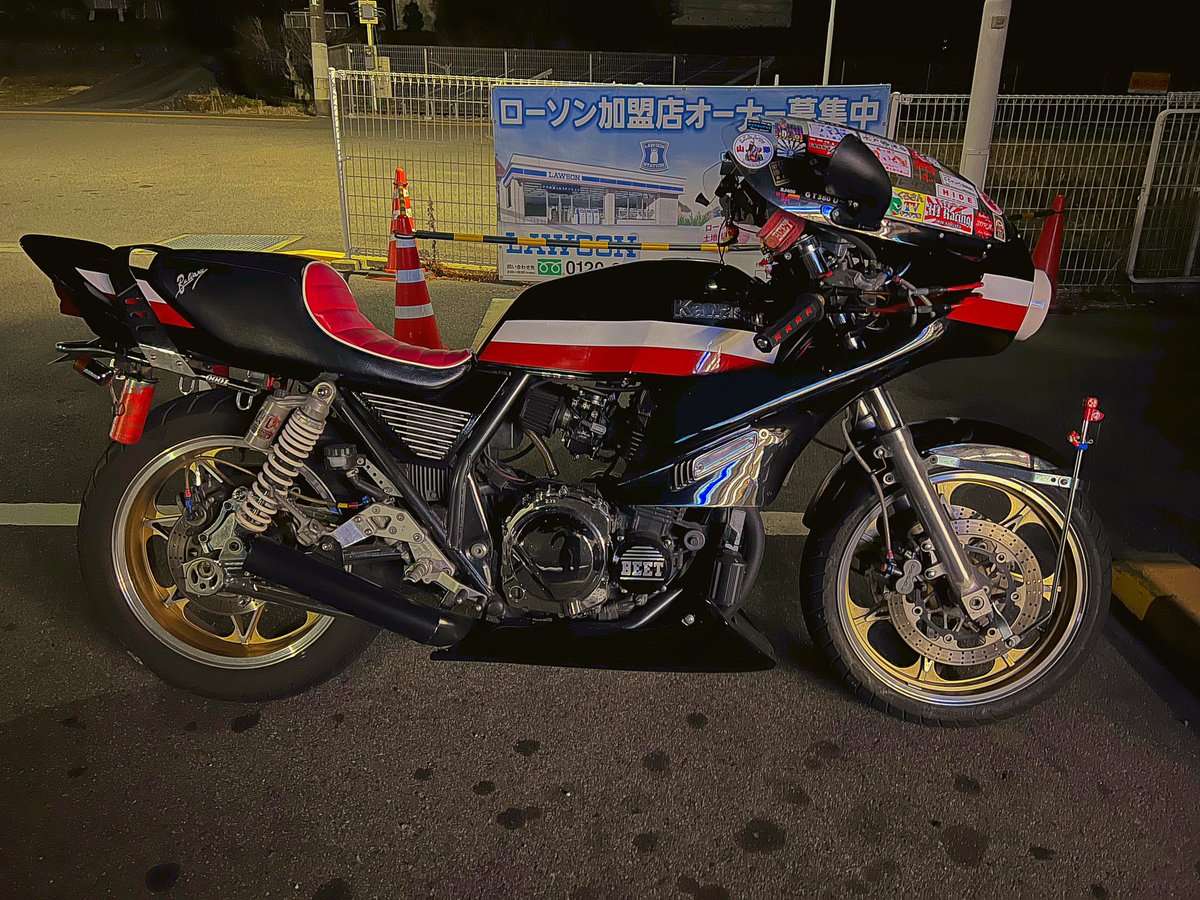 BooYA_XL's tweet photo. ZRX400   車検通したので再アップ
令和7年2月まで
86万円
マーシャルのヘッドライト（純正ヘッドライトステー、ウィンカーセット）
タックロールシート付き
引き取り希望
若干の値引き、ローン対応いたします
DMお待ちしております https://t.co/PmI3BwoF08