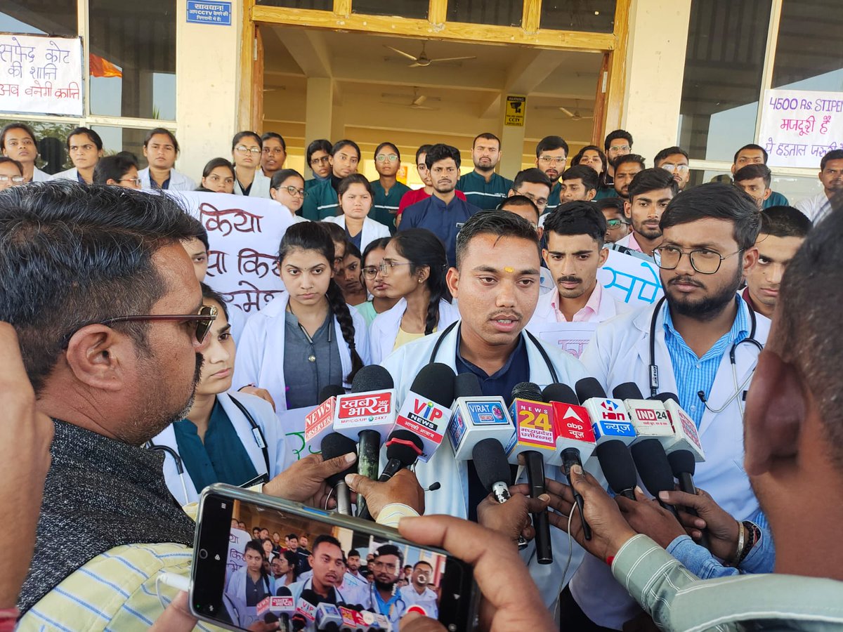 #IncreaseMPVetStipend
 Veterinary students of Madhya Pradesh are sitting on an indefinite strike for their demands to increase UG- PG stipend,and to increase the post of Government VOs
 MP government is requested to take immediate action on their demands.
<a href="/danikbhaskar/">Bhaskar.com</a>
<a href="/ANI/">ANI</a>