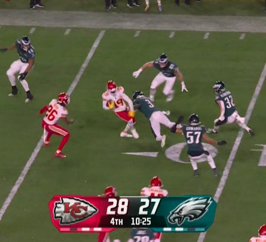 CBSSports's tweet photo. KADARIUS TONEY TOOK THIS TO THE 6 YARD LINE 😱 https://t.co/vpkUdzmGOR