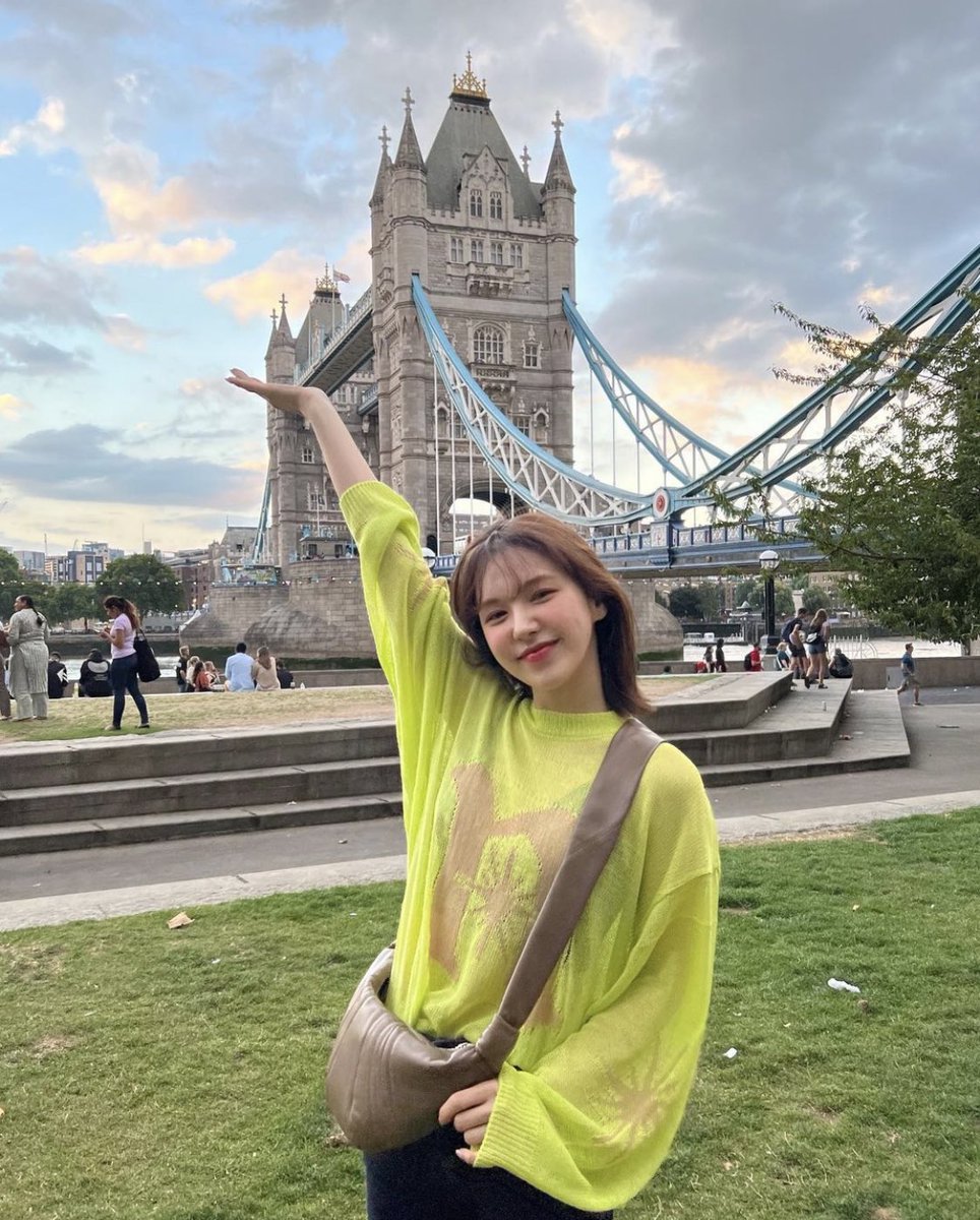 ve10urs's tweet photo. 웬디 생카 폴라 .. 풀어준 같은날 사진들이랑 모아보기🥹

📍런던브리지 https://t.co/Q6Gk6AxAin