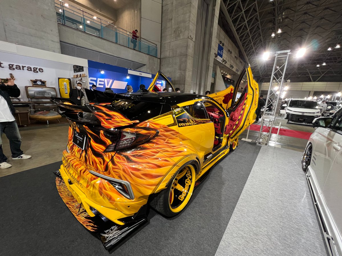 BE FORWARD on Twitter: " 🚘🚖 Toyota C-HR 🚖🚘 The Toyota C-HR is a 5-door ...