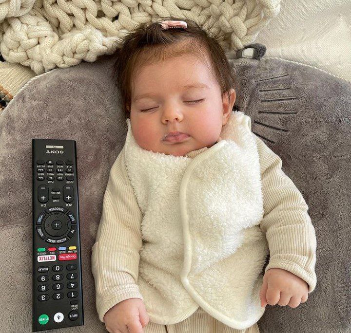 luazinhadele's tweet image. tópico sensível: coraline quando era bem nenezinha