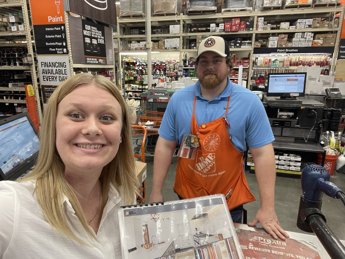 BrooklynW_THD's tweet photo. I got to do roaming pks in Opelika but didnβt get pictures of everyone. #Knowledgeispower #BIGmoney #EASYmoney #Leadsequalssales #DoMoreWithMakeover @HDIMakeoverMike @KenBaer1 @Capezza @stewy_stew @TJSanders61 @TaraTuckerTHD @WeidmanJess https://t.co/PKeh3PHtZ5