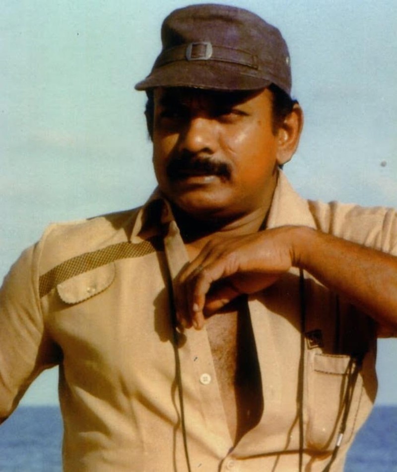 seenuramasamy's tweet photo. பிப்ரவரி 13
...................

நீயின்றி நானிருக்கிறேன்
நீயில்லாமல் நானில்லை..

உன் வழித்தோன்றல்
எனும் ஆகுதியே
என் ஜென்மம்.

❤️ 💐 🙏

சீனு ராமசாமி https://t.co/yh2cfwRQij
