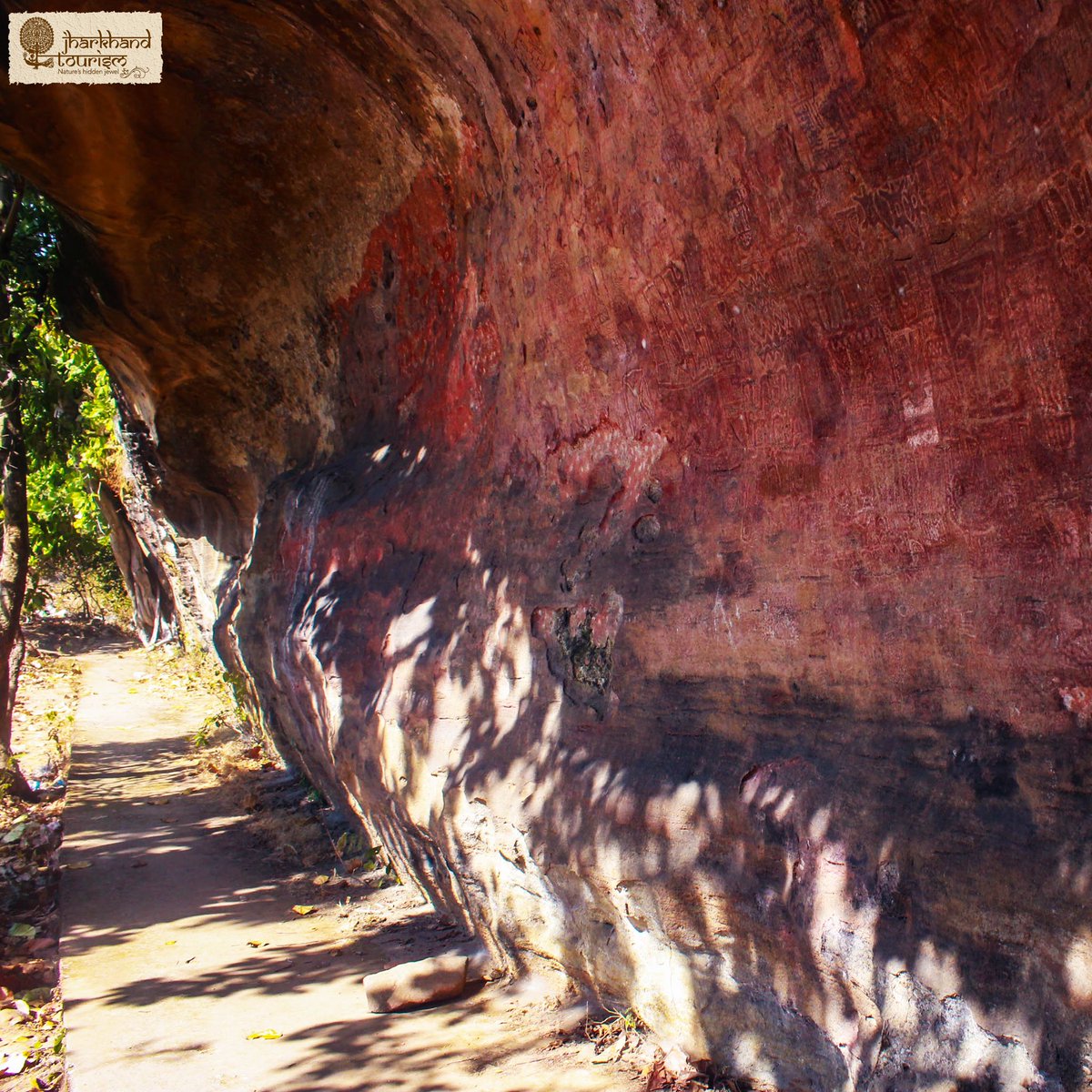 VisitJharkhand's tweet photo. The #Iskocave in #hazaribagh seem to be a miracle of nature. This ancient cave in isko village is a huge tourist attraction.
Surely come here to see the encraved painting on rocks. Seeing this one can not stop from capturing the uniqueness of structure. https://t.co/Sfo24t3FuH