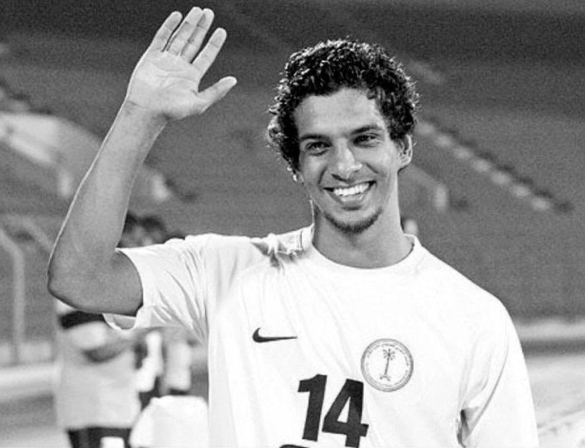 #يوسف_السالم_في_ذمه_الله 

انتقل الى رحمة الله تعالى نجم #الهلال و المنتخب السعودي اللاعب #يوسف_السالم الملقب ب F16 عن عمر 36 عاماً بعد صراع مع المرض.