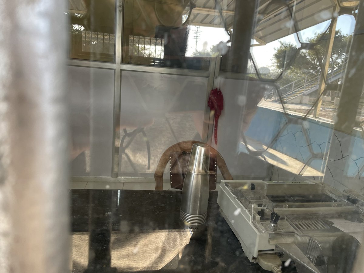 _Shubham_RC's tweet image. Station: टुंडला जंक्शन
समयः 7:45 - 8:30

@RailMinIndia @AshwiniVaishnaw @DRM_Agra @drmncrald 

महोदय, यह टुंडला जंक्शन का टिकट काउंटर है। इसका खुलने का समय सुबह 5 से 11 है, परंतु काउंटर पर कोई नहीं था। हम बिना टिकट यात्रा करने पर मजबूर हैं। कृपया समस्या का संज्ञान लें।