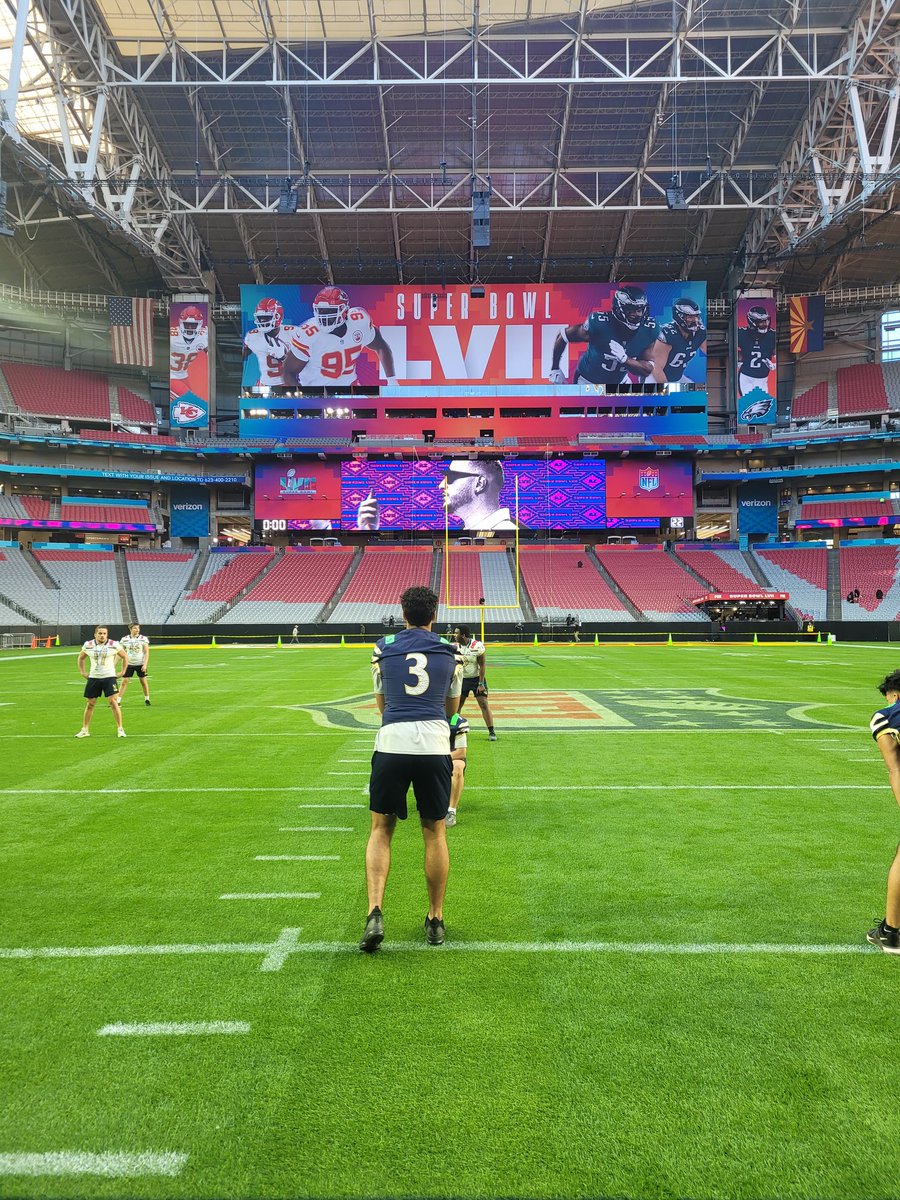 @DVThunderFB wants to thank @FOXSports for allowing us to help with @AZSuperBowl Prep. Go Thunder! @TUHSD_News @DVHS_TUHSD @huffine_tuhsd @ZachAlvira @azc_obert