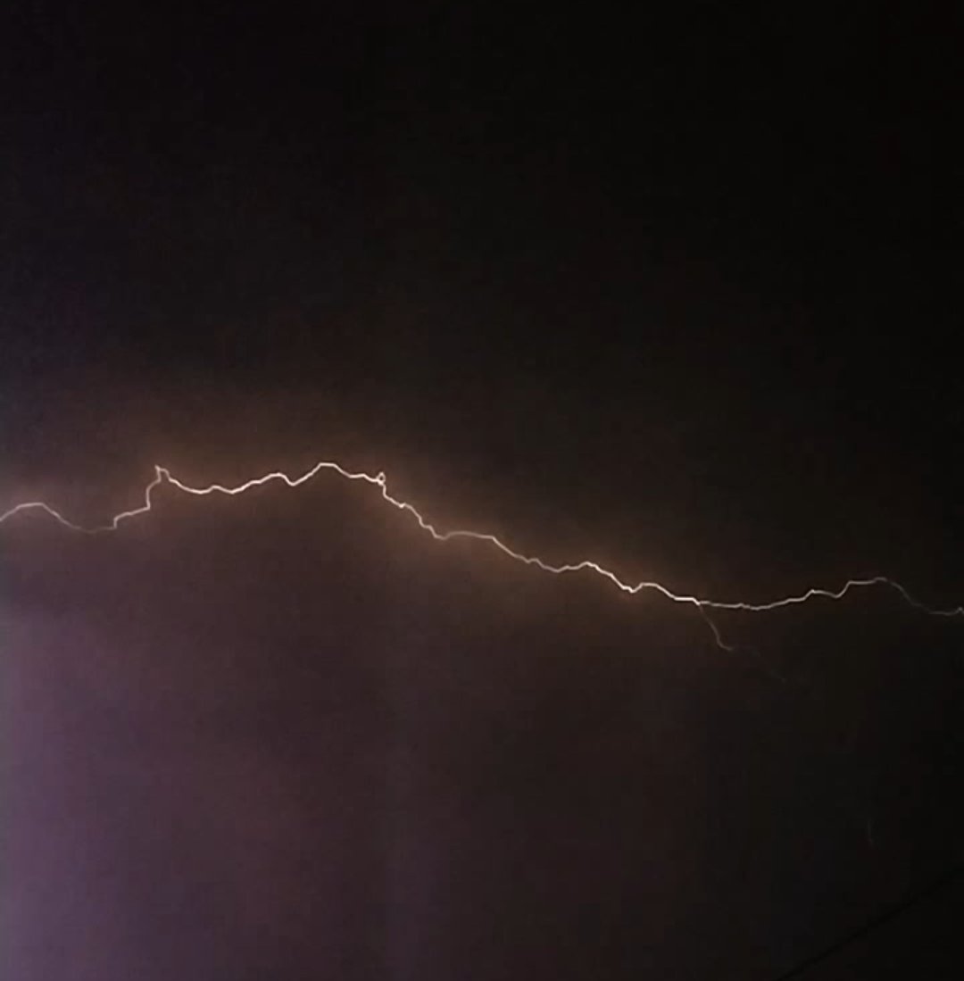 MVLagos's tweet photo. ⚡🌩️ #Trenque https://t.co/2ObESLPusG