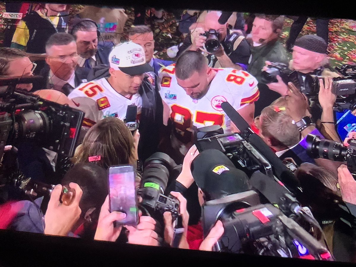 VoxNoe's tweet photo. Whaaaat a game! #SuperBowl #superbowl #watchinginwales #usa #usasuperbowl #wales https://t.co/pLYi9b7bVg