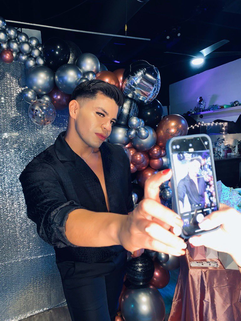 Puttingintwerk's tweet photo. February 12 #birthday https://t.co/rW6pATnTtG