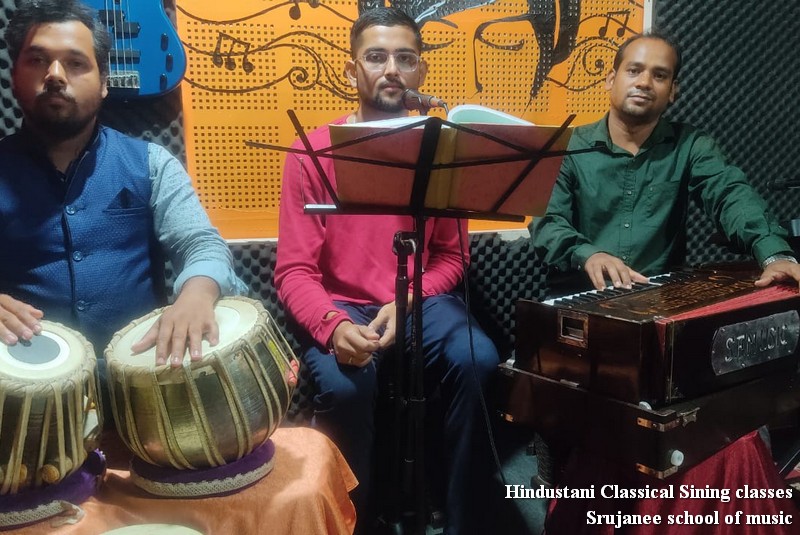 SrujaneeSchool's tweet photo. Hindustani Classical singing classes - Monthly in-house singing program at our campus. With teachers of Singing and Tabala and students.

#hindustaniclassicalmusic #singing #singer #learnsinging #classicalsinging #musicschool #musicschoolinbhubaneswar #singingclasses #Students https://t.co/6UZjYWUjzj