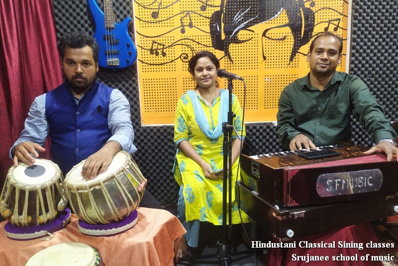 SrujaneeSchool's tweet photo. Hindustani Classical singing classes - Monthly in-house singing program at our campus. With teachers of Singing and Tabala and students.

#hindustaniclassicalmusic #singing #singer #learnsinging #classicalsinging #musicschool #musicschoolinbhubaneswar #singingclasses #Students https://t.co/6UZjYWUjzj