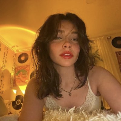 LennaBlake_'s tweet photo. Holaa, soy Lenna, tengo 19 y soy de 🇺🇸, amo la musica de Chase Atlantic, The Weeknd, 5sos, Arctic Monkeys, Billie y más, me gustan las papas fritas y la pizza, me gusta tu mamá también y me gustaría que me den like y rt para llegar a más personas. Besitos <3 https://t.co/LrAmW1zeOR