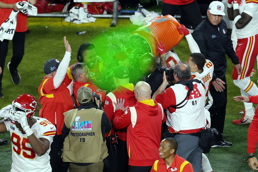 Irreflexive_'s tweet photo. dont worry guys the gatorade was green #SuperBowl https://t.co/s0stuCpKny
