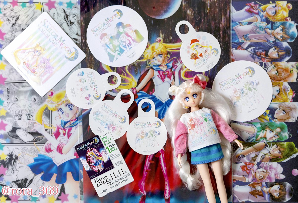 rora_369's tweet photo. セーラームーンミュージアムカフェ風Tシャツ!とスカートを作りました✨
この格好でミュージアムに連れて行きたかったなぁ🥹
私は手縫いだけど本は全部ミシンのやり方で書いてあるから細かい所が分からなくて適当だったりする😂
#styledoll #セーラームーン #セレニティ #ドール https://t.co/XTjR6uHBFo