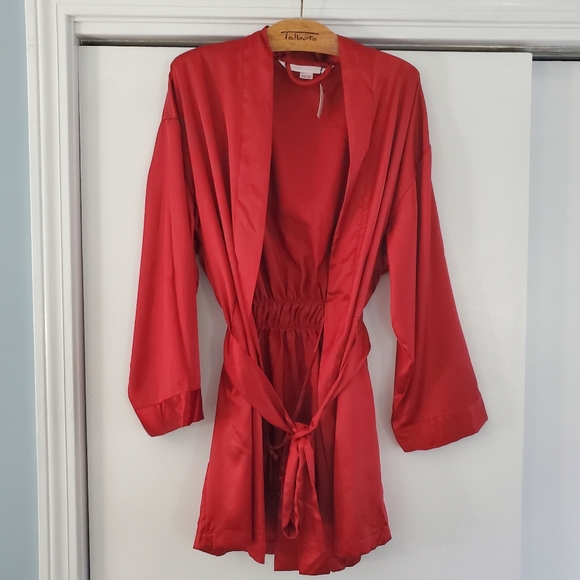 lschuster17's tweet photo. So good I had to share! Check out all the items I'm loving on @Poshmarkapp #poshmark #fashion #style #shopmycloset #stafford #victoriassecret #journeecollection: https://t.co/Rej3O1y3hC https://t.co/461141H7Li