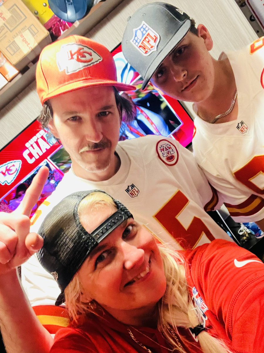 WHOOOOOOOO!!!!! LETS GOOOOOO!!! #ChiefsKingdom #SuperBowl #Mahomes #SuperBowl2023 “You gotta fight for your right……..”