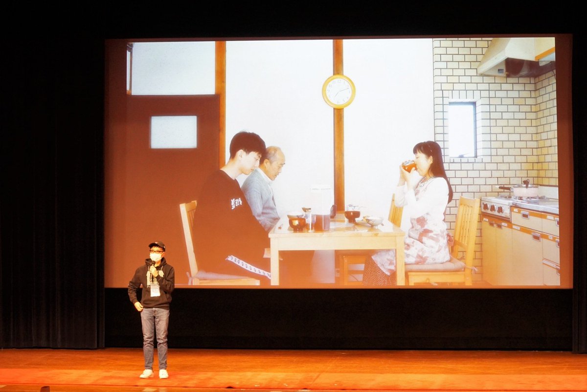 bunkamono's tweet photo. 当団体製作「変わらぬ日々」
埼玉の #岩槻映画祭 にて無事上映！！
多くの方々から作品についてご感想を頂き会場に参加したキャスト、スタッフみんな幸せな気持ちで一杯でした☀️
映画祭運営スタッフの皆さまにはこのような素敵な機会を頂いたことを心から感謝致します。
ありがとうございました。 https://t.co/rRREZSItZV