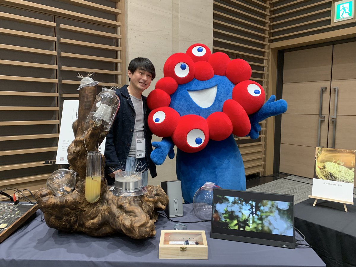 sakitahajime's tweet photo. 【感謝『菌琴虫琴』大盛況🤲】
#Study :#大阪関西国際芸術祭2023 にてインスタレーション、トーク&amp;ワークショップ。たくさんの方に体感して頂きアイデアやご意見も有り難かったです。
プロトタイプ「菌琴虫琴。も���と地球の様々な音に耳を傾けて進めていきます
#地球オルガン　#人間だけじゃない音 https://t.co/dnyNde6fGS